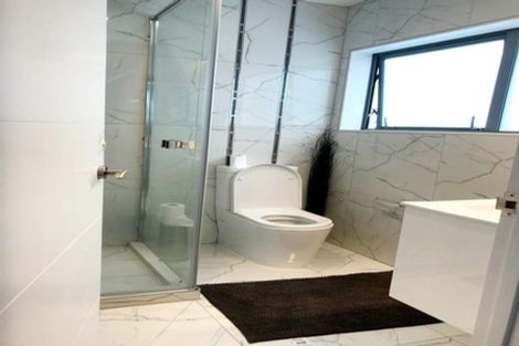 Photo of property in 37 Newington Road, Henderson, Auckland, 0612