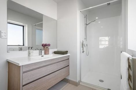 Photo of property in 27 Lili Chen Way, Mangere Bridge, Auckland, 2022