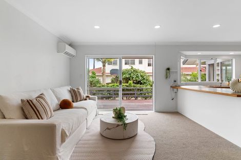 Photo of property in 3 Bronte Place, Somerville, Auckland, 2014