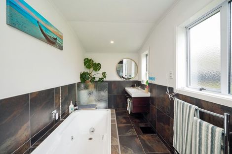 Photo of property in 70 Pomona Road East, Makarewa, Invercargill, 9876