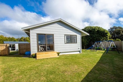 Photo of property in 65 Queens Road, Waikanae Beach, Waikanae, 5036