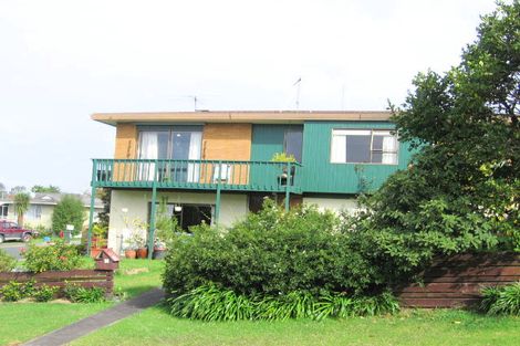 Photo of property in 2 Birdie Place, Red Beach, 0932