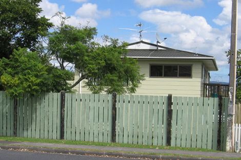 Photo of property in 27 Luckens Road, West Harbour, Auckland, 0618
