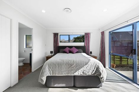 Photo of property in 50 Waiwherowhero Drive, St Andrews, Hamilton, 3200