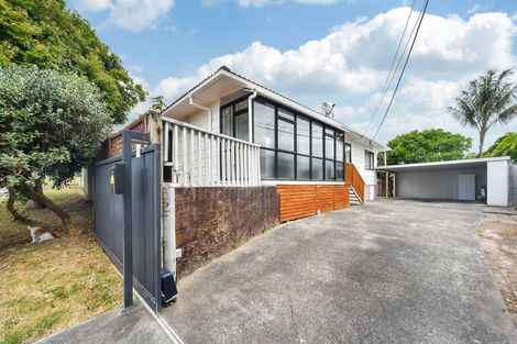 Photo of property in 2a Beazley Place, Glendene, Auckland, 0602