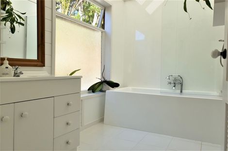 Photo of property in 62 Caton Road, Waitakere, Henderson, 0782