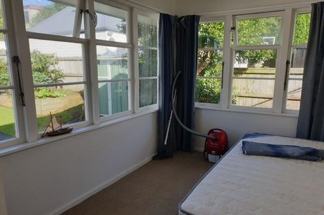 Photo of property in 31 Gladstone Road, Northcote, Auckland, 0627