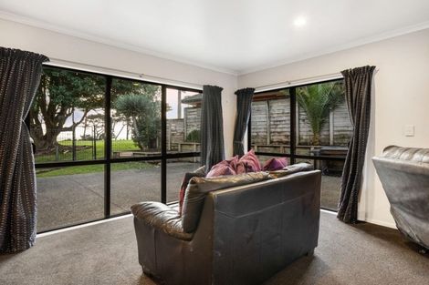 Photo of property in 3 Ebanjane Way, Clendon Park, Auckland, 2103