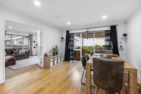 Photo of property in 16 Verdot Close, Kumeu, 0810