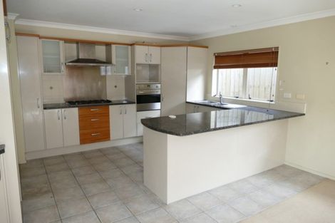 Photo of property in 22 Walter Haddrell Crescent, Flat Bush, Auckland, 2016
