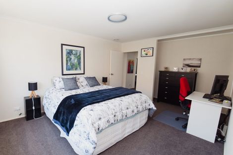 Photo of property in 1/11 Keswick Close, Northpark, Auckland, 2013