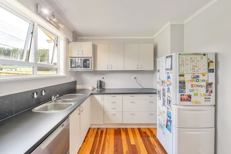 Photo of property in 40 Moeraki Road, Maoribank, Upper Hutt, 5018