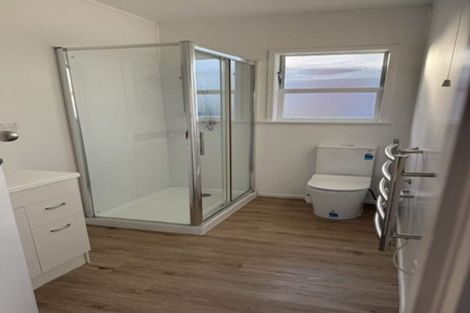 Photo of property in 19 Raleigh Road, Northcote, Auckland, 0627