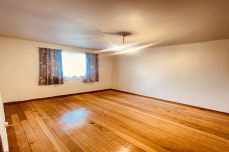 Photo of property in 28 Maui Pomare Street, Blockhouse Bay, Auckland, 0600