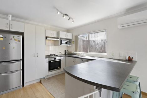 Photo of property in 9 Staten Place, Mangere, Auckland, 2022