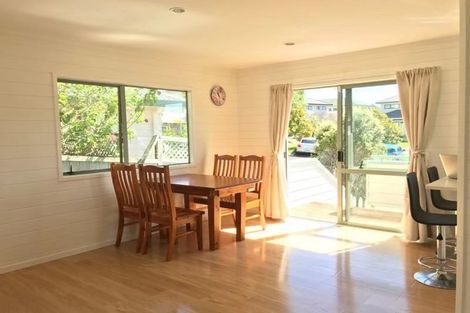 Photo of property in 1/4 Mossop Rise, Glenfield, Auckland, 0629