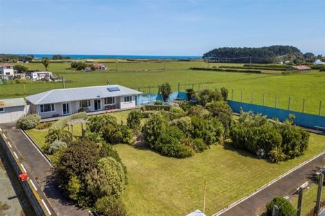 Photo of property in 15 Auroa Road, Otakeho, Hawera, 4678