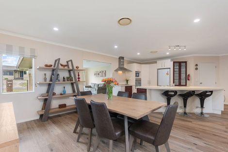 Photo of property in 158 Ruapehu Drive, Fitzherbert, Palmerston North, 4410