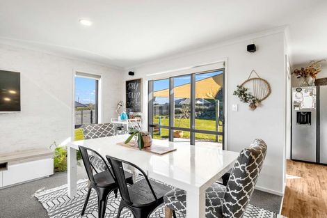 Photo of property in 28 Macdonald Heights, Feilding, 4702