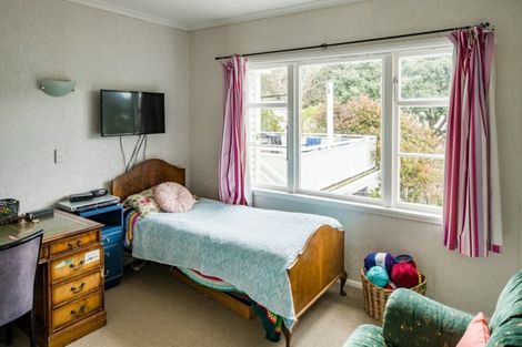 Photo of property in 13 Lyndhurst Road, Tawa, Wellington, 5028