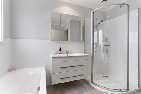 Photo of property in 19 Waiarohia Place, Hobsonville, Auckland, 0616