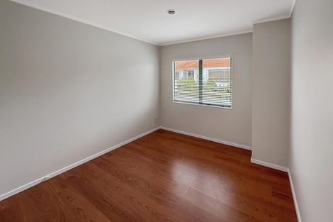 Photo of property in 4/520 Don Buck Road, Westgate, Auckland, 0614