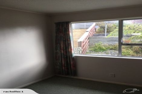 Photo of property in 32 Colchester Crescent, Newlands, Wellington, 6037