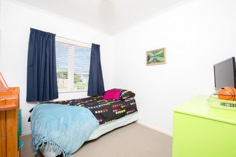 Photo of property in 9 Barron Drive, Green Bay, Auckland, 0604