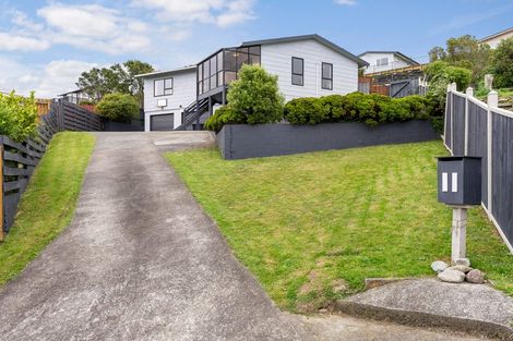 Photo of property in 11 Sunhaven Drive, Newlands, Wellington, 6037