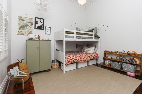 Photo of property in 2 Kawerau Avenue, Devonport, Auckland, 0624