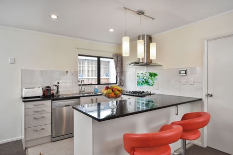 Photo of property in 2a Beazley Place, Glendene, Auckland, 0602