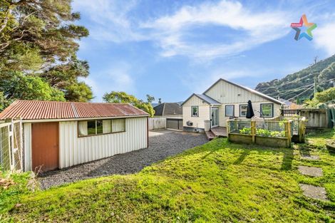 Photo of property in 225 Whites Line East, Waiwhetu, Lower Hutt, 5010