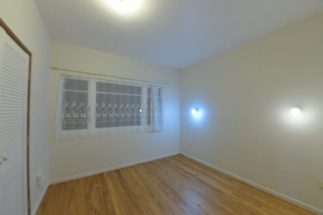 Photo of property in 32 Te Atatu Road, Te Atatu South, Auckland, 0610