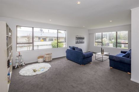 Photo of property in 6 Highbury Drive, Levin, 5510