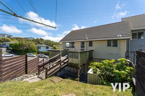 Photo of property in 5 Pimlico Place, Newlands, Wellington, 6037