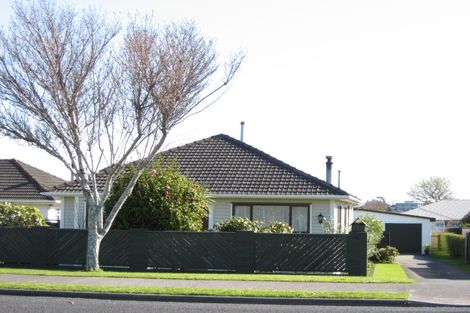 Photo of property in 36 Lismore Street, Strandon, New Plymouth, 4312