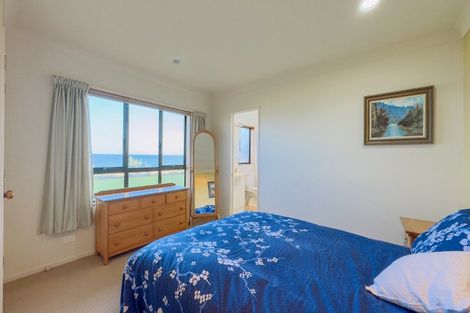 Photo of property in 5 Kon Tiki Road, Whiritoa, Whangamata, 3691