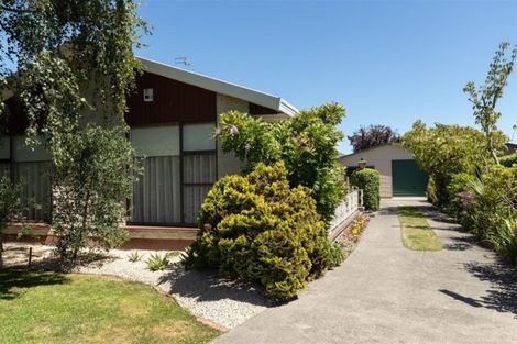 Photo of property in 219 Main North Road, Redwood, Christchurch, 8051
