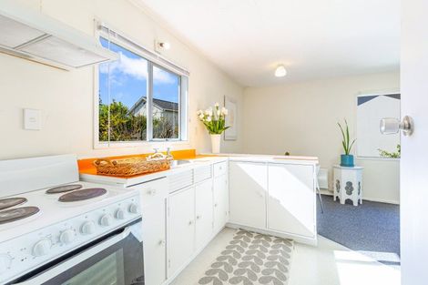 Photo of property in 30 County Road, Torbay, Auckland, 0630