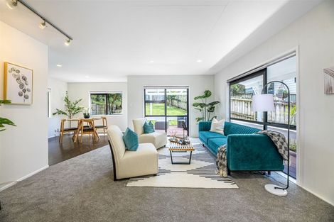 Photo of property in 1/8 Heatherleigh Rise, Northcross, Auckland, 0632