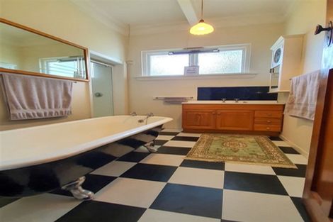 Photo of property in 17 Rhodes Street, Waimate, 7924