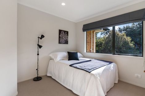 Photo of property in 11 Grovenor Drive, Orewa, 0931