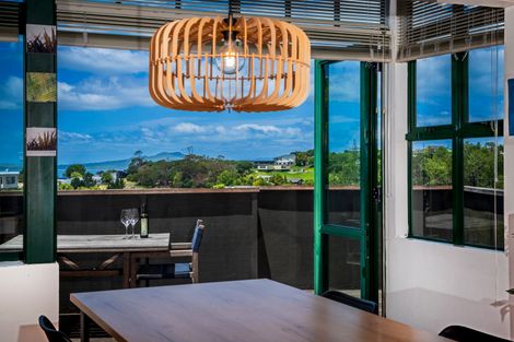 Photo of property in 6 Gannet Point, Rothesay Bay, Auckland, 0630