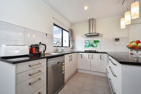 Photo of property in 2a Beazley Place, Glendene, Auckland, 0602