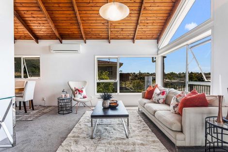 Photo of property in 2/38 Ravenwood Drive, Forrest Hill, Auckland, 0620