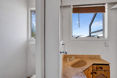 Photo of property in 28a Simons Street, Moturoa, New Plymouth, 4310