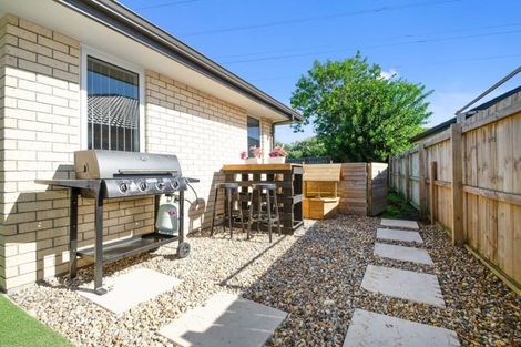 Photo of property in 5 Dumas Place, Rosehill, Papakura, 2113