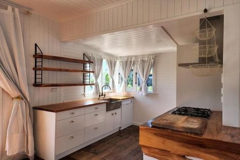 Photo of property in 20 Mcfarlane Street, Oakura, 4314