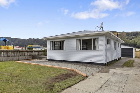 Photo of property in 242 Wellington Road, Wainuiomata, Lower Hutt, 5014