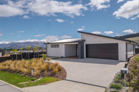 Photo of property in 2 Kereru Crescent, Wanaka, 9305